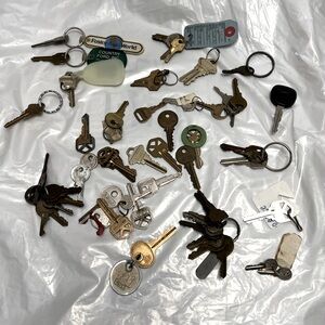 Lot Misc Keys 1.0 Lbs HOUSE, CARS padlock cut